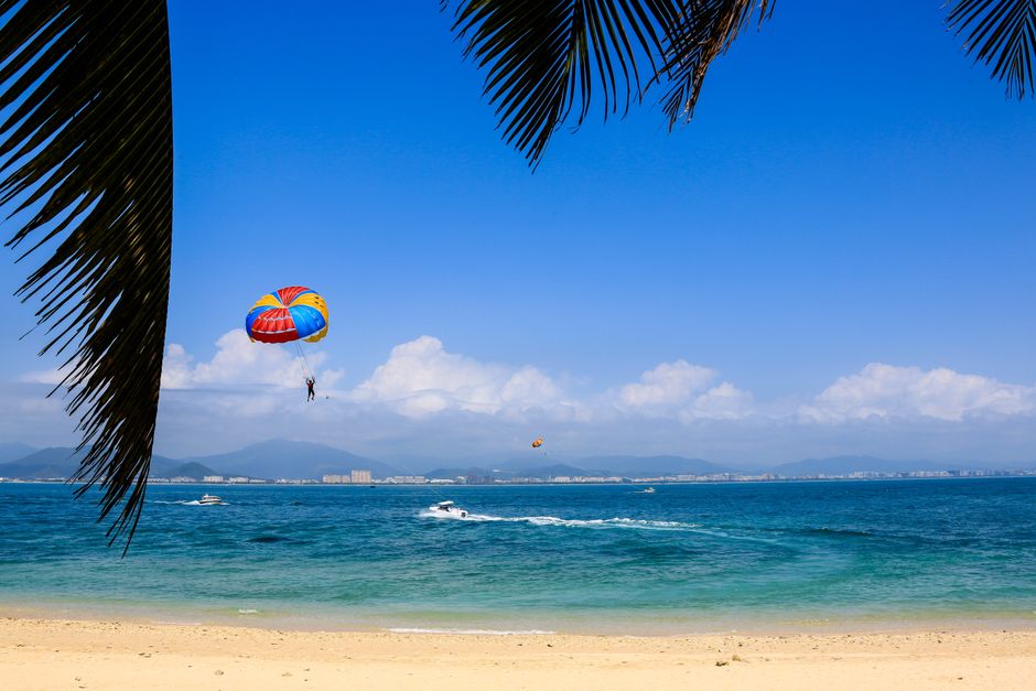 Enjoy thrilling parasailing on a sunny day in Sanya, China's tropical seaside paradise, Huizhou, Guangdong