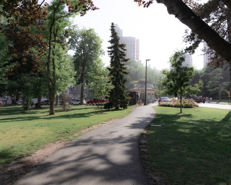 Tranquil park walkway in Niagara Falls, ON, surrounded by trees and urban scenery, Huizhou, Guangdong