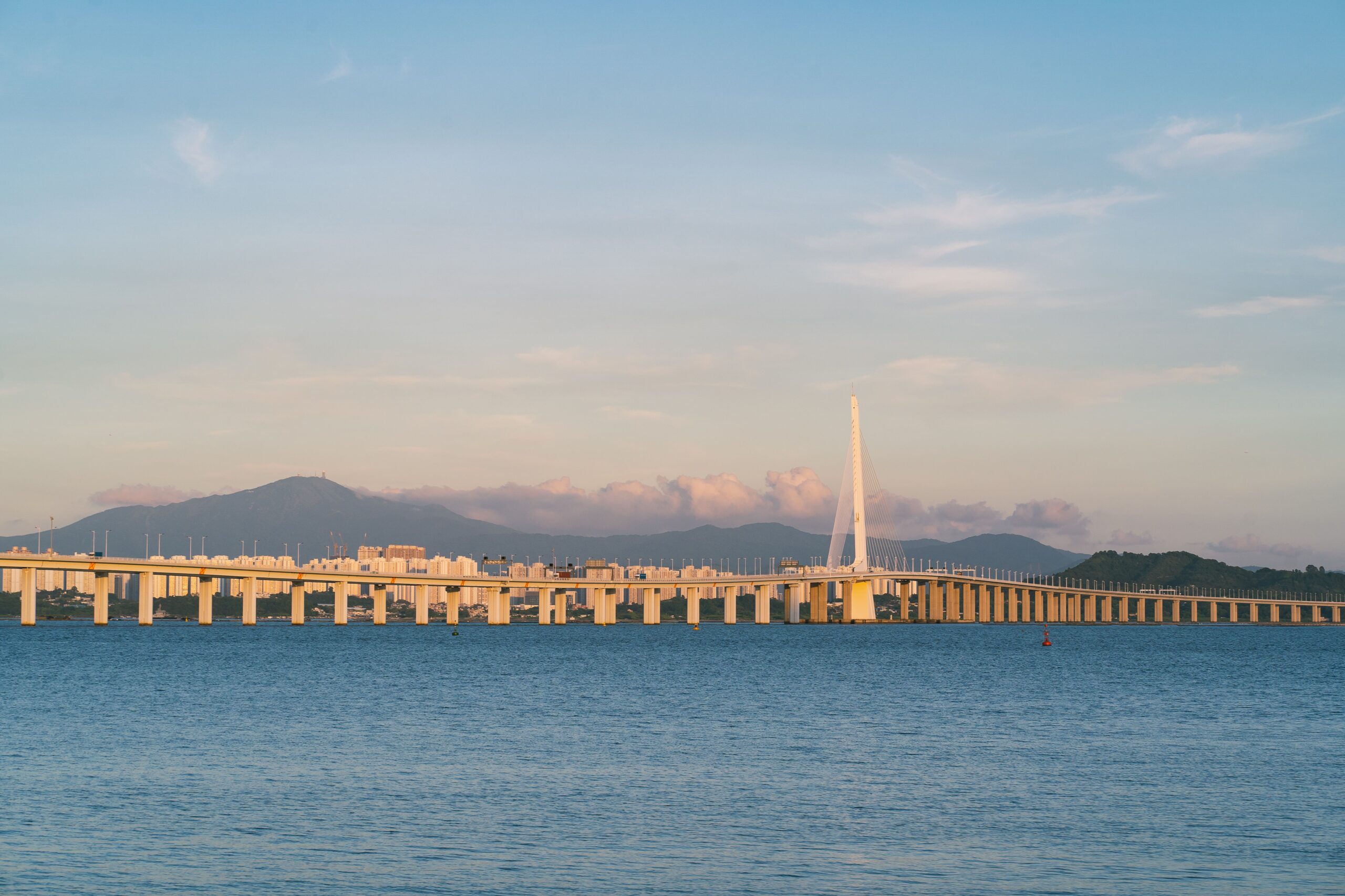 Panoramic view of the Shenzhen Bay Bridge connecting Hong Kong and Shenzhen at sunset. — Huizhou, Guangdong, China