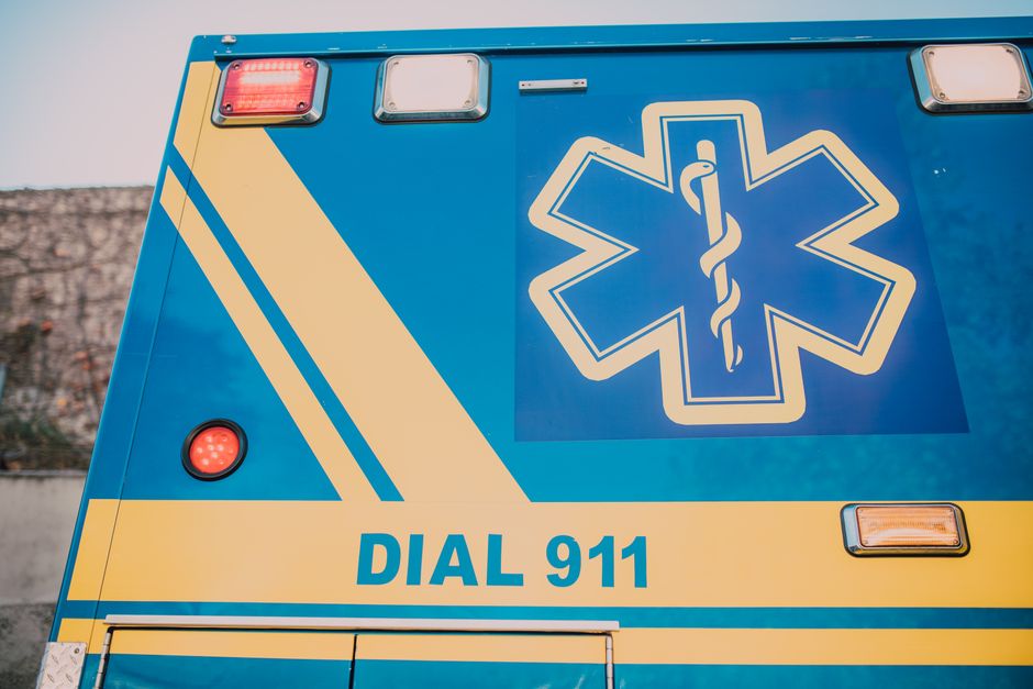 Modern hospital and emergency medical center in China — 24/7 first aid available